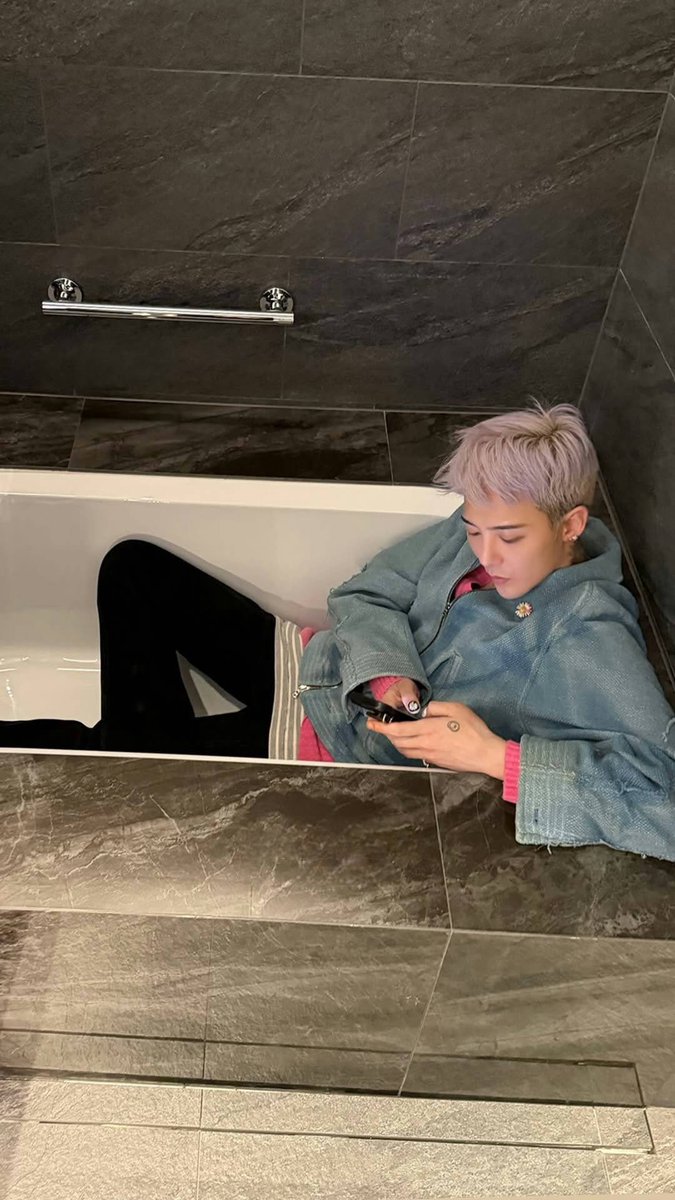 gdragon_pp's tweet photo. 글씨지우니까

더 부끄러워짐//💕💕 https://t.co/s4lHHatV0K
