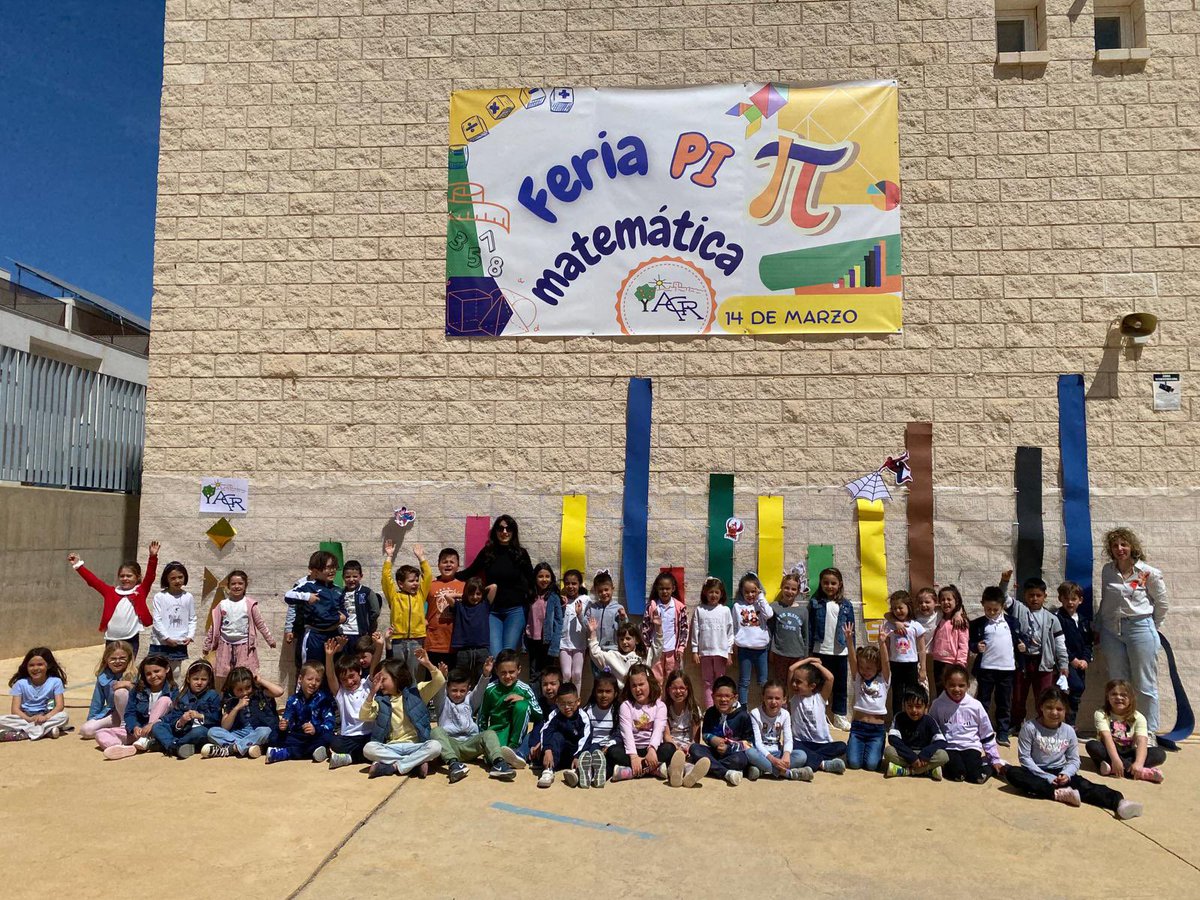 CEIP_AnaCaicedo's tweet image. 🧩🧮FERIA PI🧮🧩

Aquí una pequeña muestra de lo que hizo Infantil en su día y lo que Primaria ha hecho hoy en nuestra Feria Matemática 

¡Unas matemáticas de cine!

GALERÍA COMPLETA EN FACEBOOK 

#CEIPAnaCaicedo
#FeriaMatematica     
#QueNoTeLoCuenten