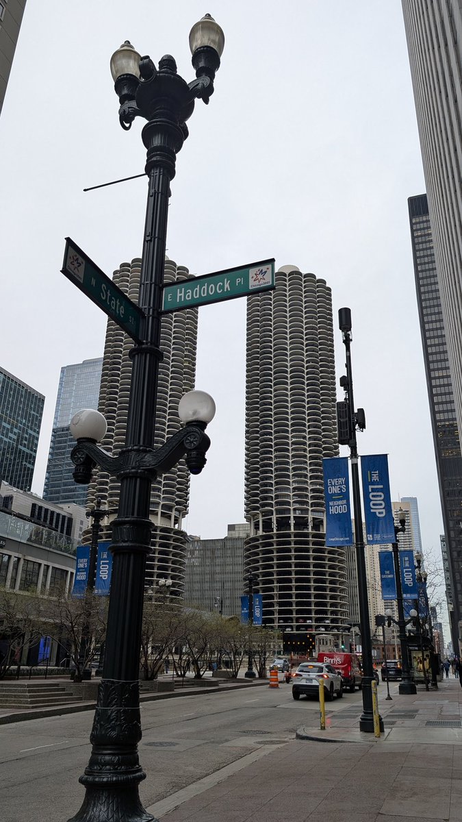 MrsElliott14's tweet image. Loving Chicago so far. Also very glad it hasn't rained all day as the forecast had warned.