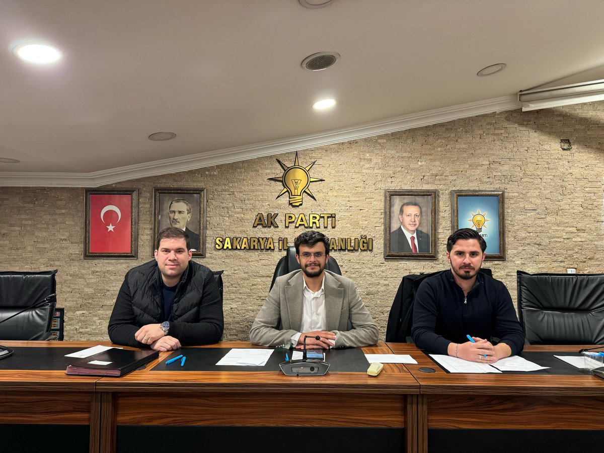 AKGencSakarya's tweet photo. Haftalık Yönetim Kurulu Toplantımızı İl Gençlik Kolları Başkanımız Hüseyin Serdar Akgün başkanlığında gerçekleştirdik. https://t.co/iNjaRV36UI