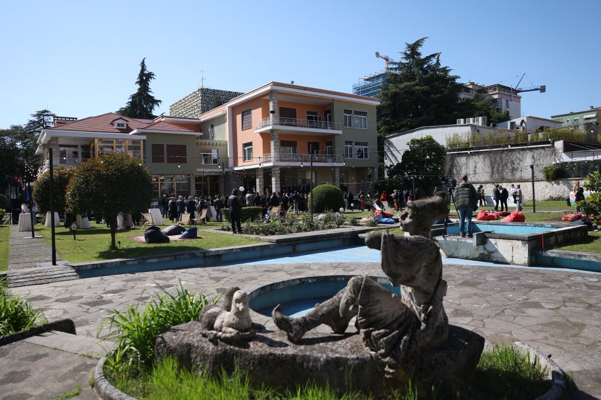 EUAmbAL's tweet photo. Once symbolising isolation and repression, the dictator’s villa 31 in the heart of Tirana has today been transformed into a space for free cultural expression, artistic experimentation, and artists’ exchange thanks to exemplary synergy between … 1/3 https://t.co/NboHdp4MZL