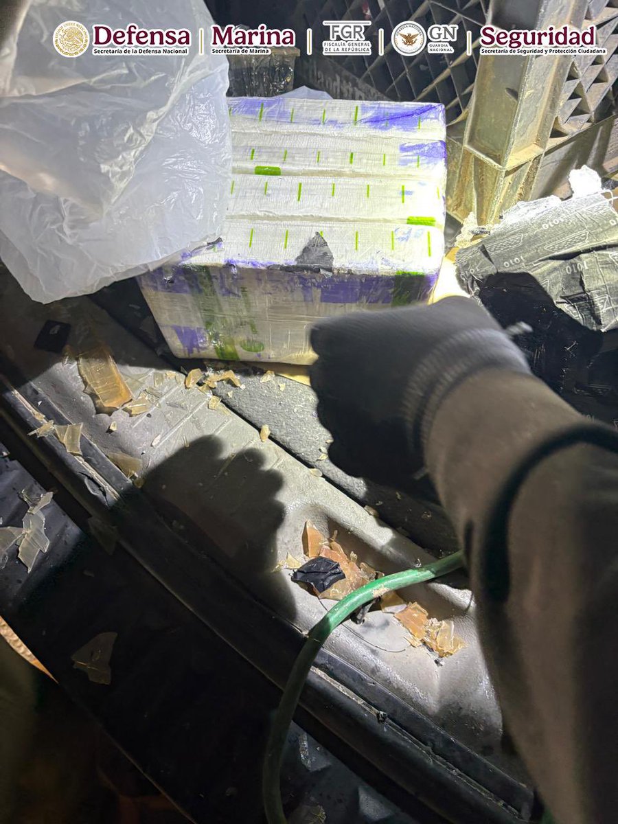 OHarfuch's tweet photo. En seguimiento a trabajos de investigación para evitar el tráfico de drogas en Sonora, en una acción encabezada por la #AIC de @FGRMexico, en coordinación con el Gabinete de Seguridad @Defensamx1, @SEMAR_mx, @GN_MEXICO_, @SSPCMexico, fue detenido un hombre que transportaba más de 4 kg de fentanilo a bordo de un autobús.