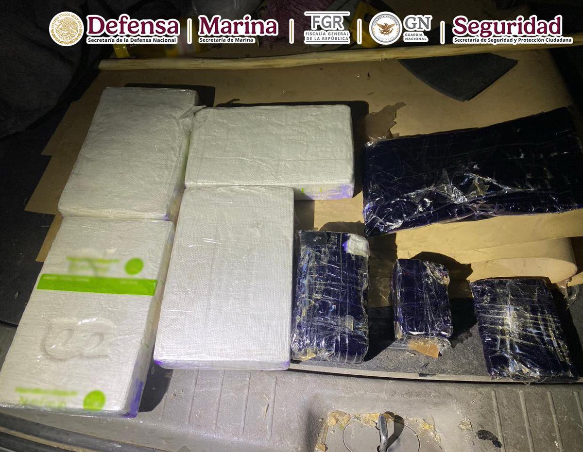 OHarfuch's tweet photo. En seguimiento a trabajos de investigación para evitar el tráfico de drogas en Sonora, en una acción encabezada por la #AIC de @FGRMexico, en coordinación con el Gabinete de Seguridad @Defensamx1, @SEMAR_mx, @GN_MEXICO_, @SSPCMexico, fue detenido un hombre que transportaba más de 4 kg de fentanilo a bordo de un autobús.