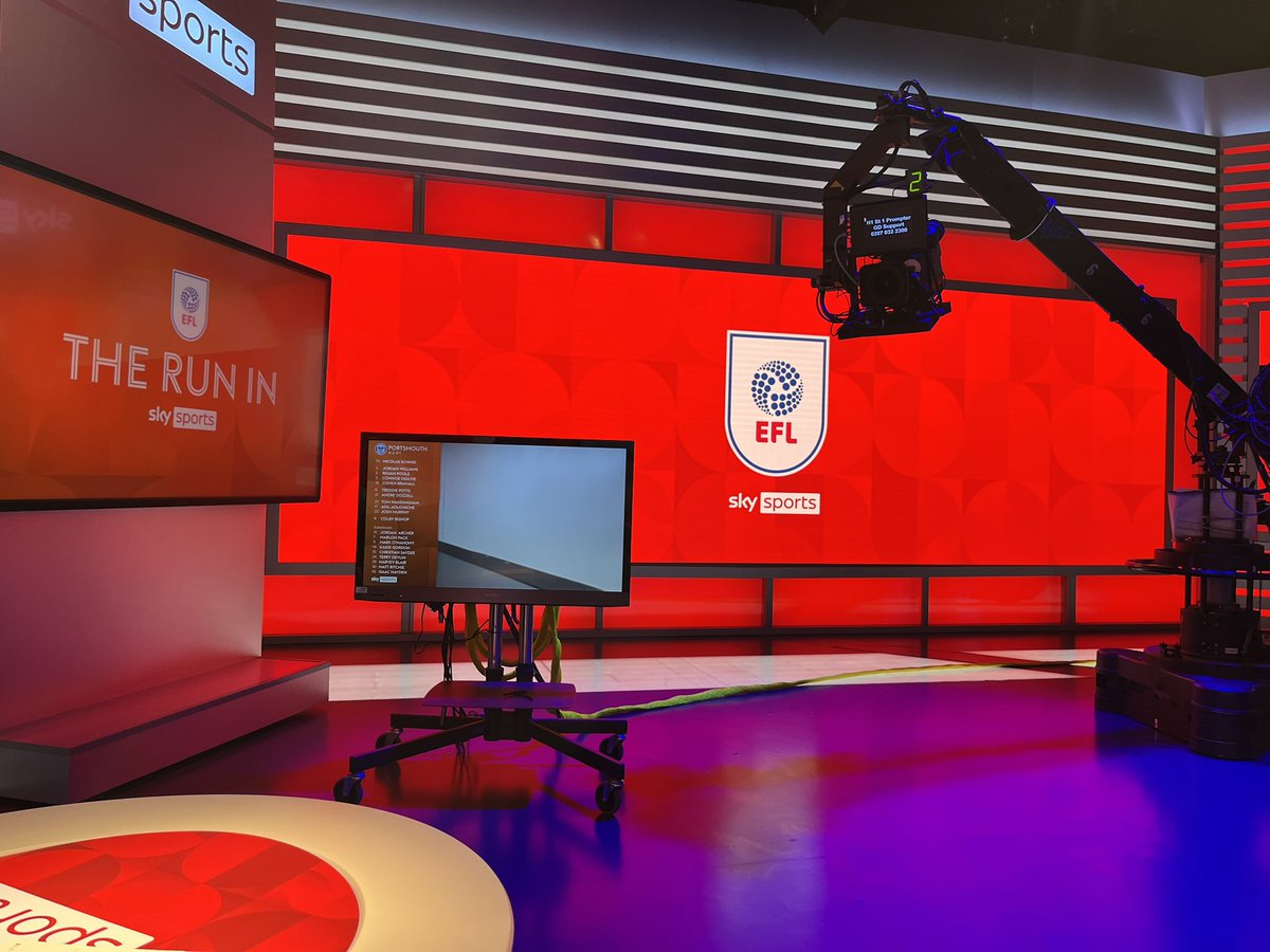MichelleOwen7's tweet image. Back! For the run in 😍⚽️ @SkyFootball 7.30pm