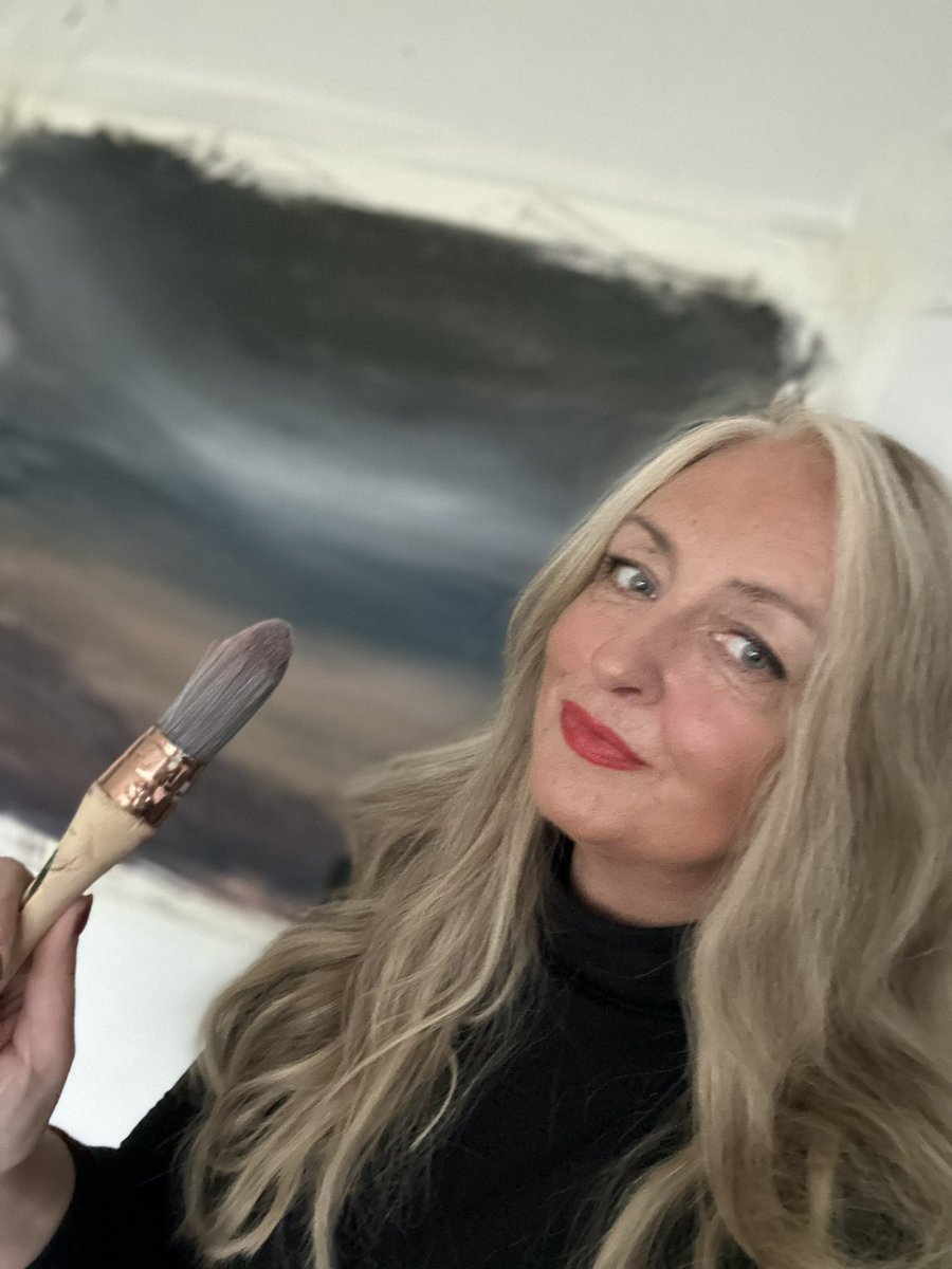 sonyaphotoart's tweet photo. Well I’m told sex sells so heres me a filthy painter with a firm grip on a whopper of a brush . 

Joking aside , now I have your attention I’d love it if you follow or share my work . You can even buy some ! 
This place has made it nigh on impossible to get work seen . 

RT helps https://t.co/8Dx99ys8Sc