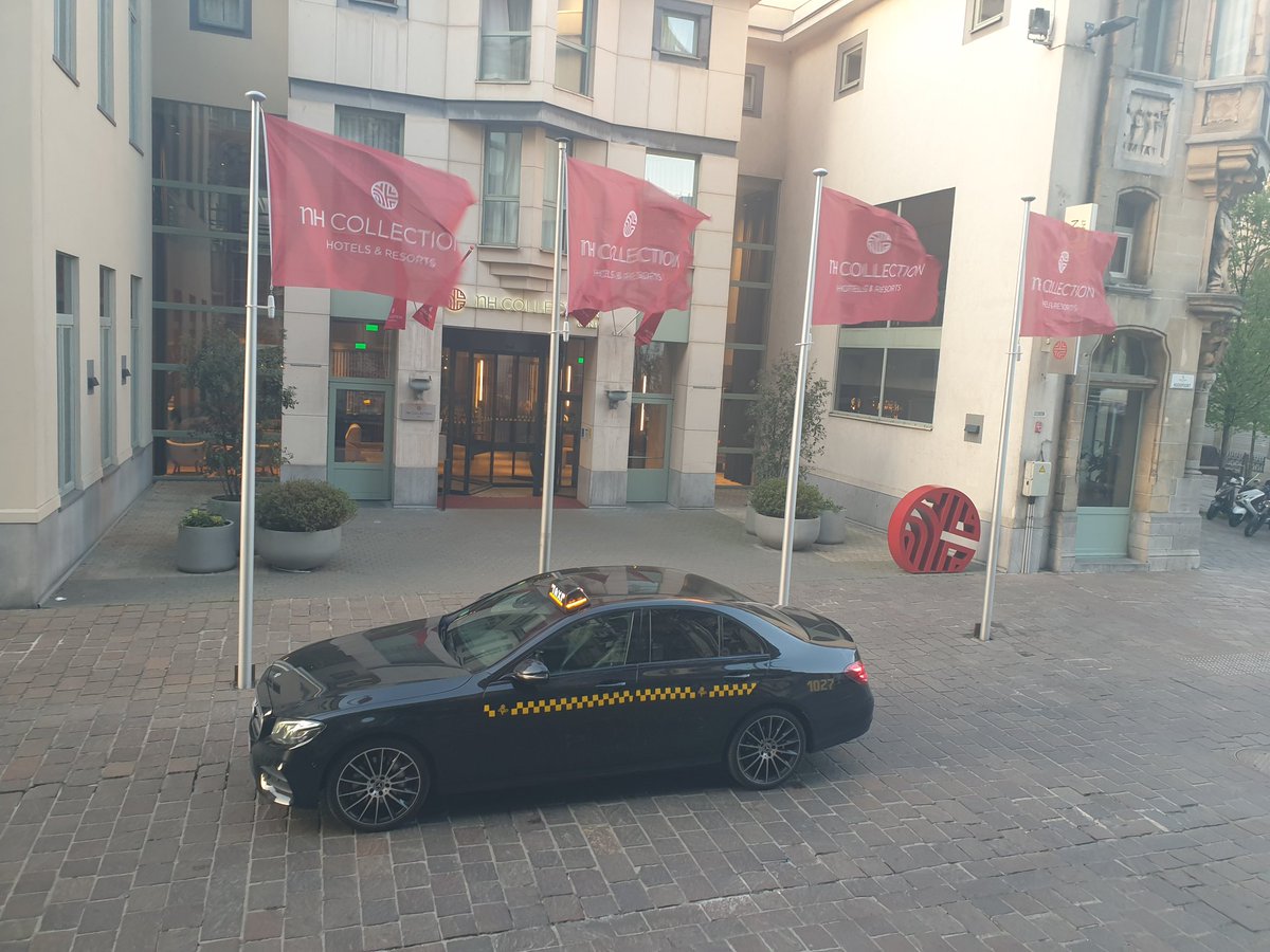 🚖✨ Besoin d'un transfert aéroport fiable à Gand ? Notre taxi est là pour vous servir ! Situé juste en face du NH Collection, nous assurons des trajets confortables et rapides vers l'aéroport. Ne manquez pas votre vol, choisissez la qualité ! 🌍✈️ #TaxiGand #TransfertAeroport