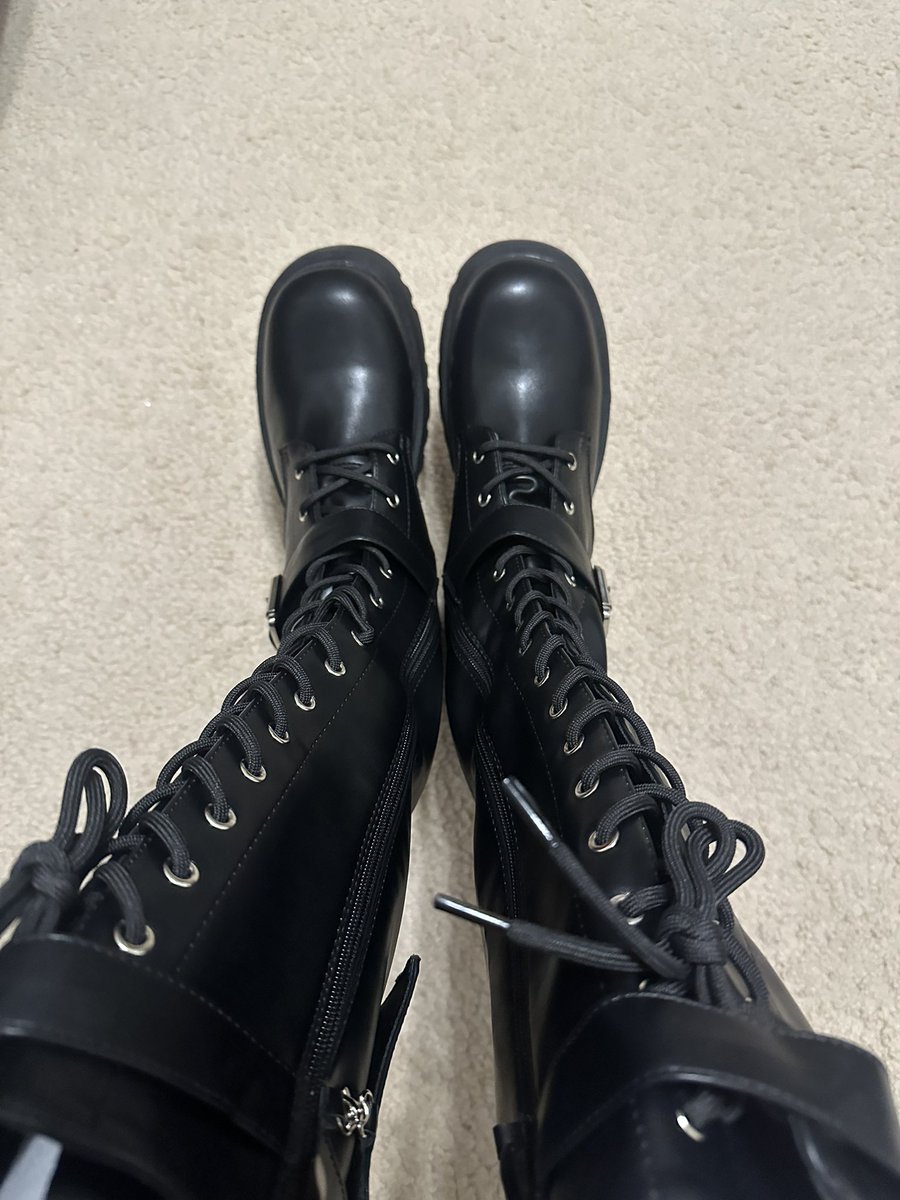 Lick my boots, losers! 😝

#feet #socks #boots #femboy #brat #findom