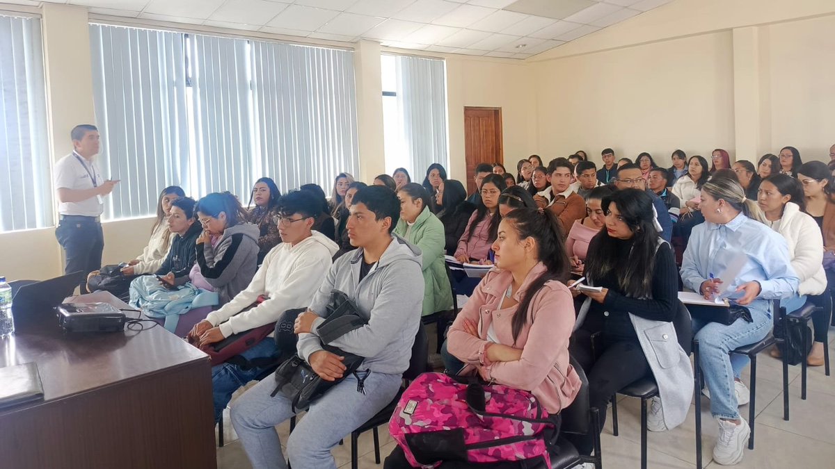 SRIoficialEc's tweet photo. #SRIzonal1

@MarcoAlmeidaL, director Distrital de Carchi capacitó a la ciudadanía sobre beneficios e incentivos tributarios que tiene el SRI para quienes generan empleo joven, desarrollo e inversión.

#ElNuevoEcuador https://t.co/9GwzH8Gj9C