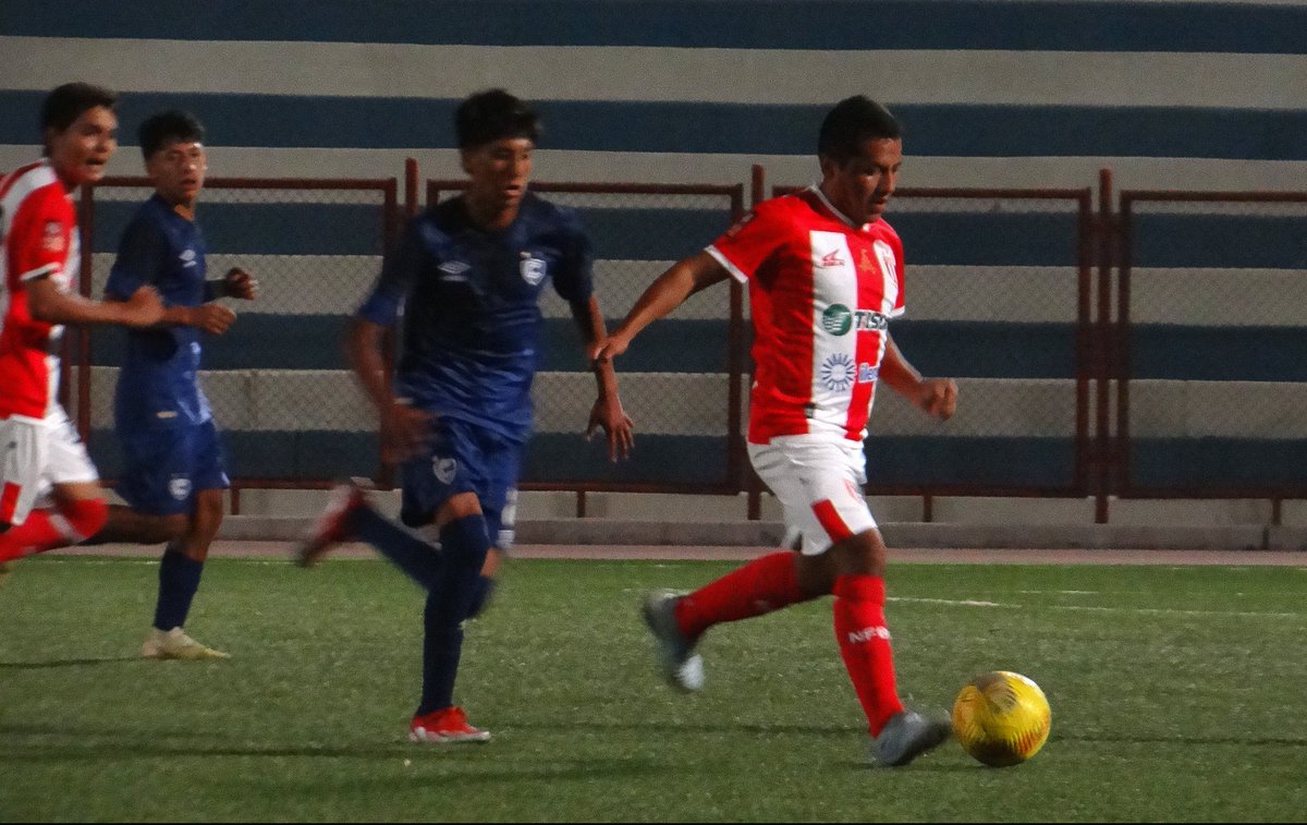 jjllerena's tweet photo. #Liga3 De manera silenciosa pero cada vez más profesional, #NacionalFBC se sigue preparando para afrontar el torneo. Ya sostuvo dos amistosos en Mollendo ante @Club_Cienciano (B) y @ClubALoficial (B), el primero con victoria 3-2 y el segundo fue derrota 1-3.
📸 @dpormollendo https://t.co/qt3F9LnZQI