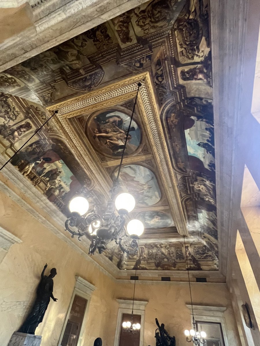 FlorianAlonso_'s tweet photo. Merci @philippejuvin pour cet accueil, cet échange et cette magnifique visite de l’Assemblée Nationale 🇫🇷🥰 https://t.co/0AlVt0MpsB