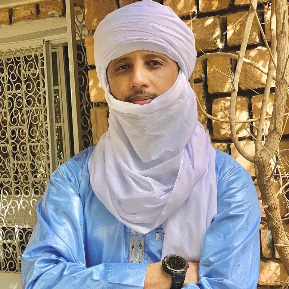 Outamashaq01's tweet photo. Lui, c’est Inki Nane. Un jeune Touareg qui a ouvert les yeux dans un monde où sa communauté était marginalisée, exclue, opprimée.

Il est jeune — peut-être trop jeune, diront certains — mais il a choisi de consacrer sa vie à en sauver d’autres.
Inki Nane n’est pas un terroriste. https://t.co/f5CPq2xcIV