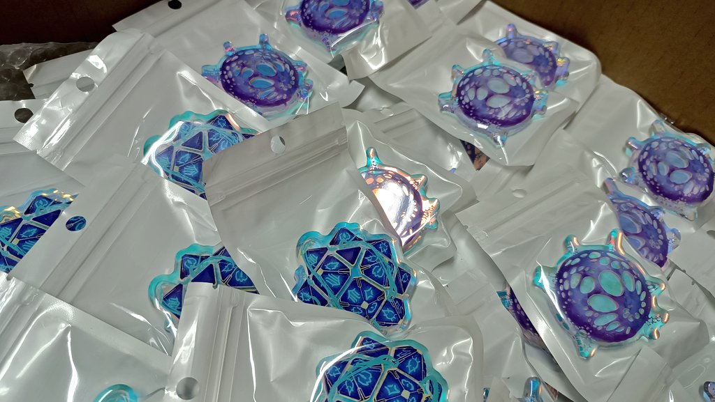 althaeart's tweet photo. pre-orders just arrived!! thank you so much for patience y'all 😭🙏💜

only missing the Lanyards. am so sorry! those who ordered lanyards or the set will need to wait a little longer 🥹 https://t.co/dHFNk8Gy8X
