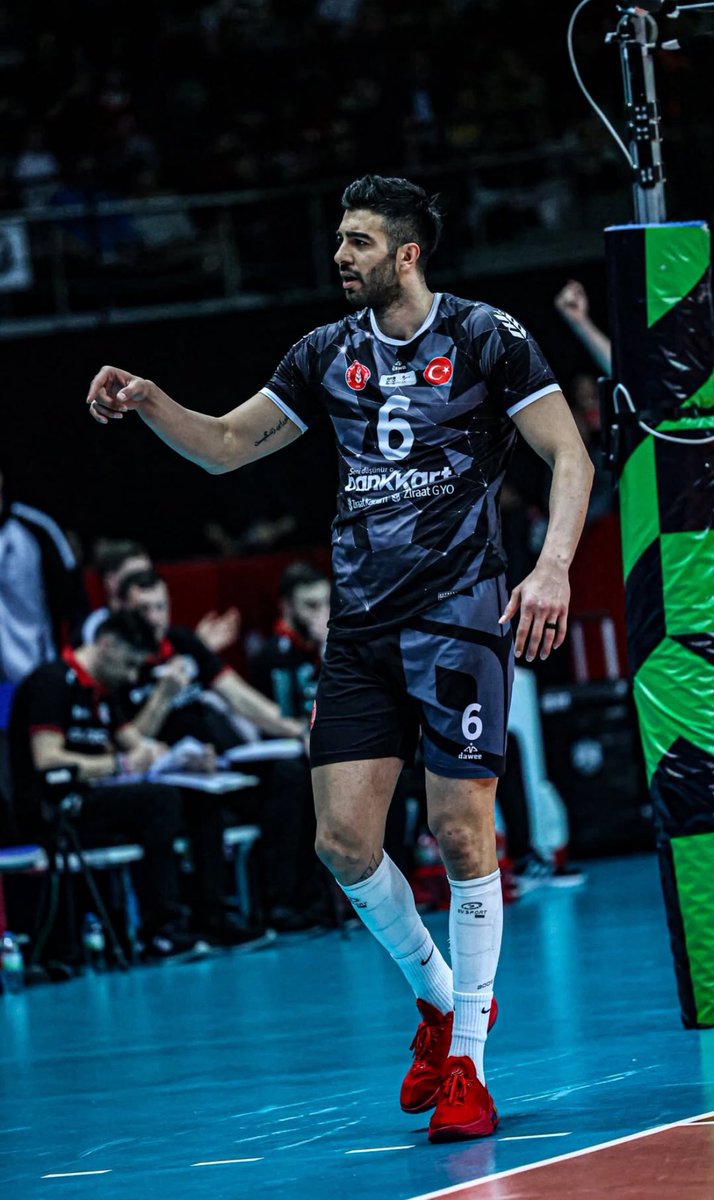 Emre Savaş 🆚 Asseco Resovia
9/12 %75 hücum, 4 blok, 3 ace 1️⃣6️⃣ sayı