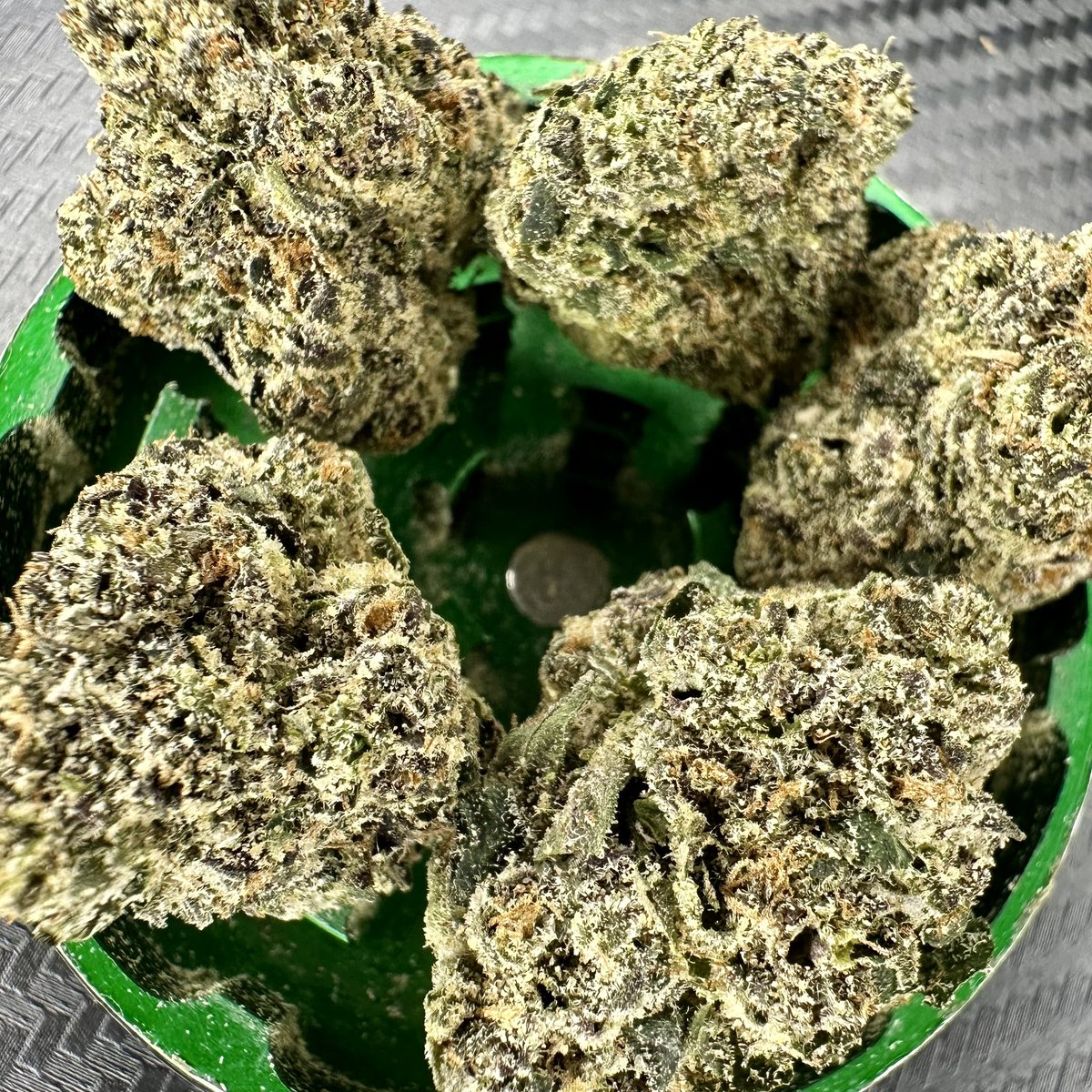 the_lowlyfe's tweet photo. @HytekDetroit Pops 41 iz another 10/10 for me by them! Iz it runtz 🤨 or izn’t it 🤷🏼 idk but I love it! 🧐 Zkittlez X Gelato 41 👴🏻 🍬 🔥 #hytek #hytekdetroit #endlessfire #thelowlyfe #strainreview #skittlez #gelato41 #pops41 #trending 🍃 https://t.co/YLFPIhIS70