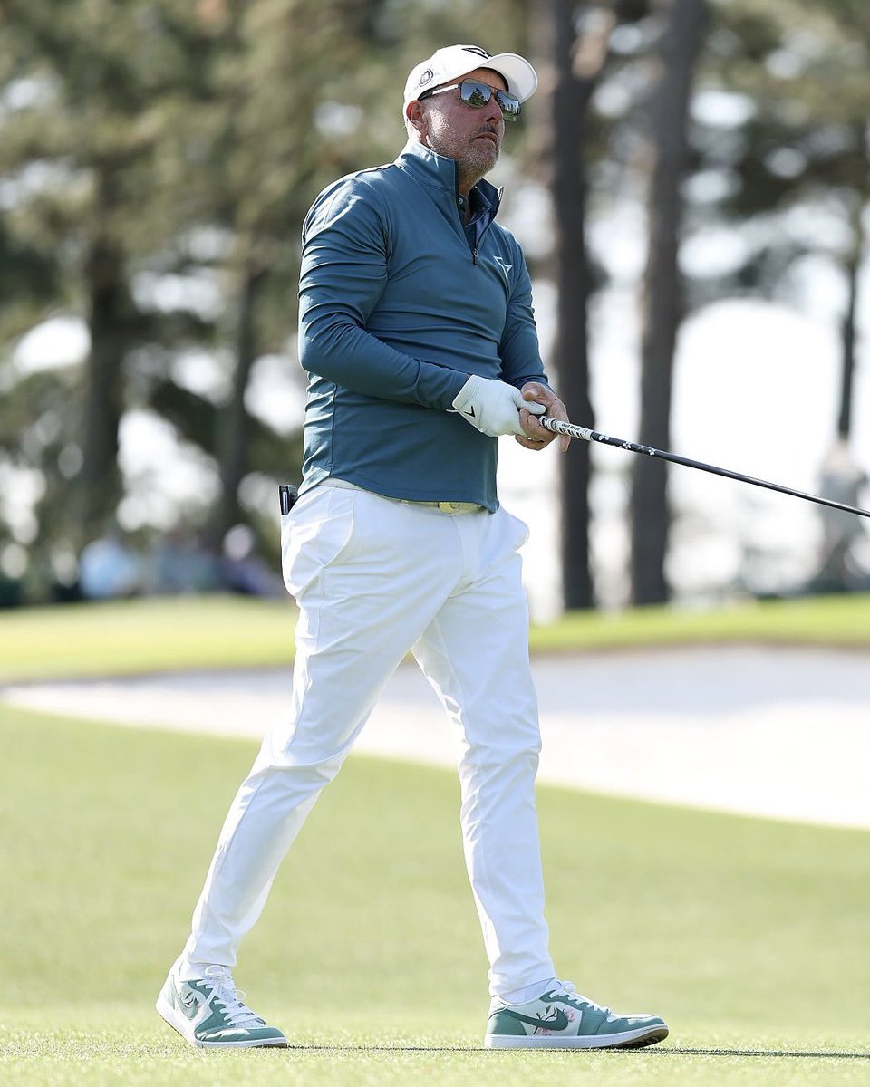 SoleRetriever's tweet image. Three-time Masters champ Phil Mickelson has custom Air Jordan 1 Lows for this year’s tournament ⛳️
🎨 @jamesdevos
