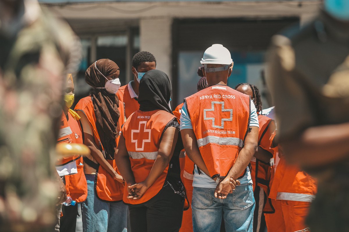 kevinwafula00's tweet photo. Dedicated @krcs_mombasa volunteers in action! https://t.co/eIzjpMgCuV