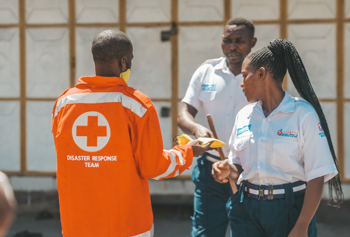 kevinwafula00's tweet photo. Dedicated @krcs_mombasa volunteers in action! https://t.co/eIzjpMgCuV