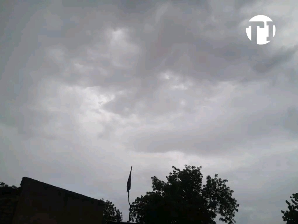 tchadinfos's tweet photo. La ville de #Melfi, chef-lieu du département de #Garada dans la province du #Guéra, a reçu ce mercredi 09 avril 2025 sa toute première pluie de la saison. #Tchad https://t.co/MN9YDmOIO6