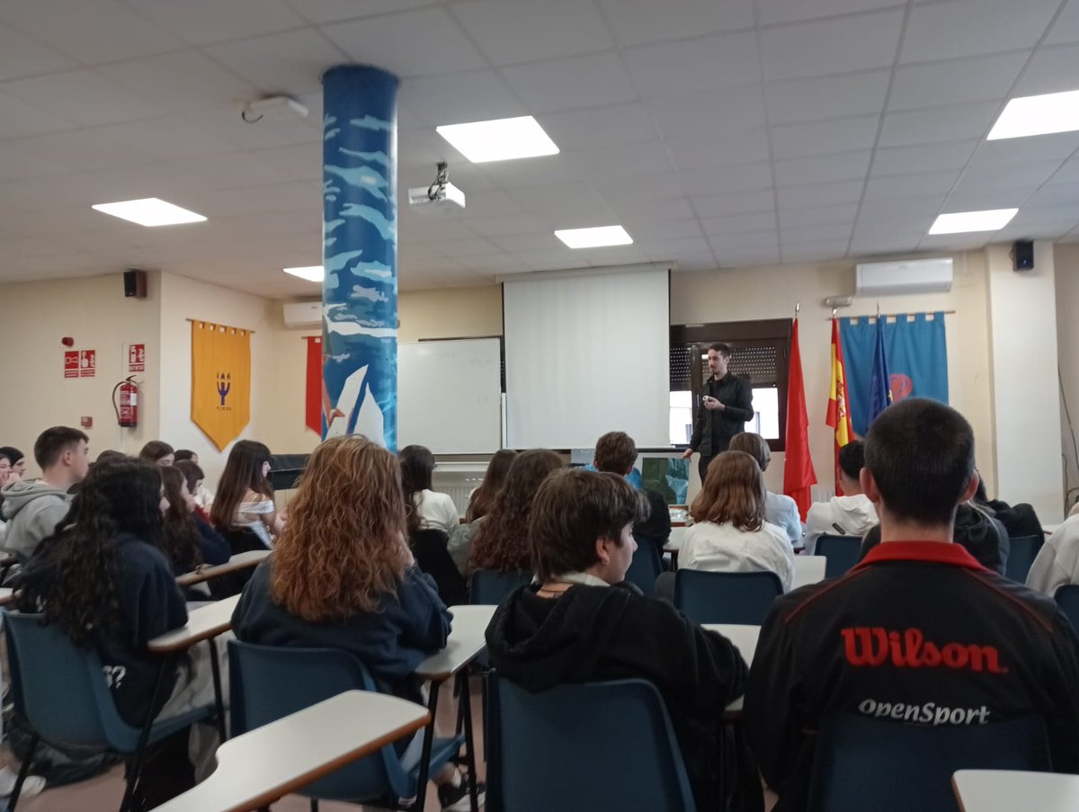 IES Atenea tweet media