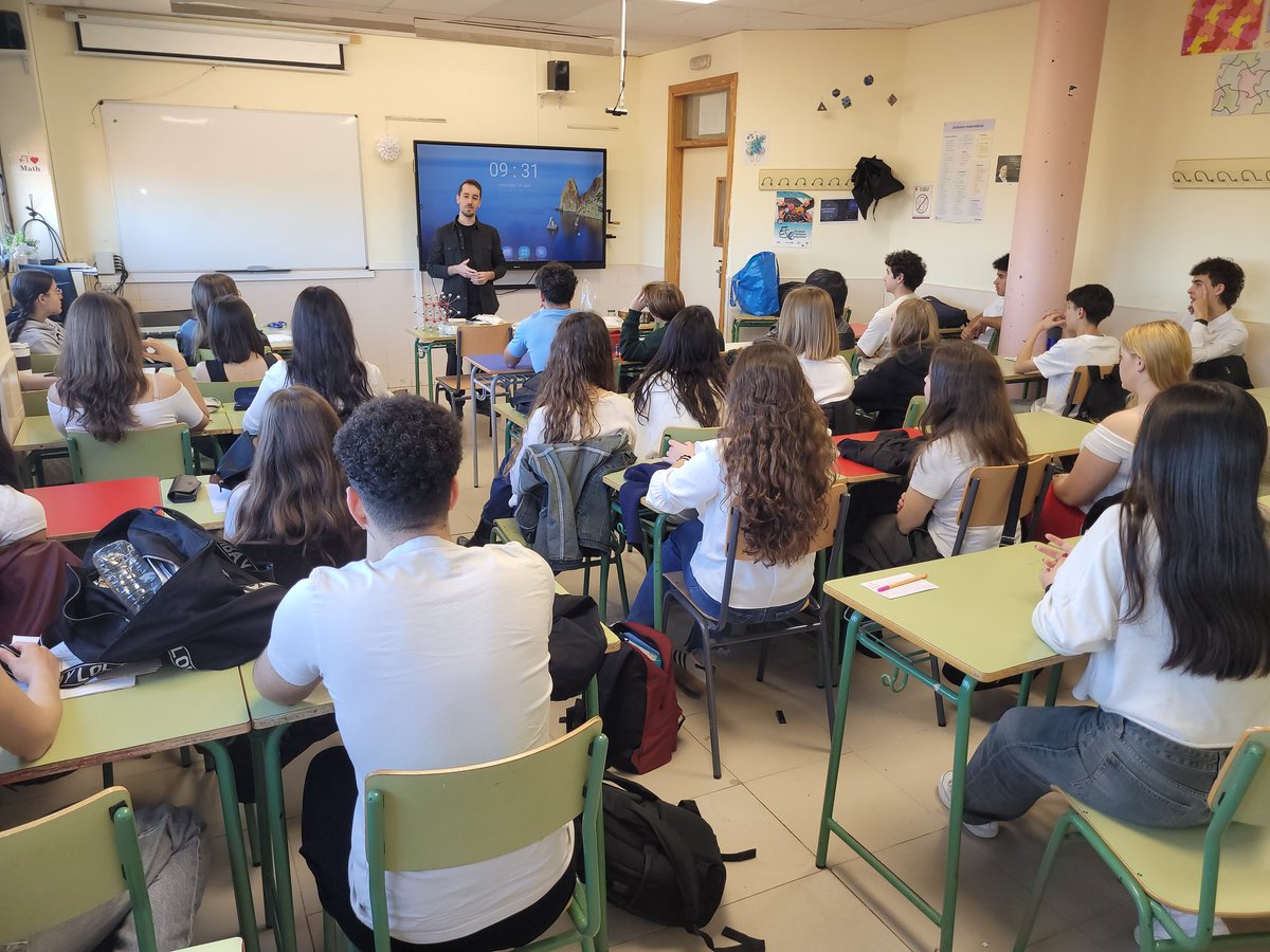 IES Atenea tweet media