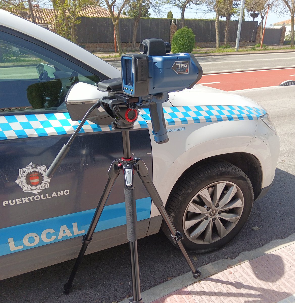 PuertoLocal092's tweet photo. Recuerda a mayor velocidad más riesgo de sufrir un accidente de circulación, respeta los límites establecidos en toda clase de vías. Colaboramos en la #CamapañaDeVelocidad
@DGTes 
 #MejorMasDespacio https://t.co/iXNmVlyuun
