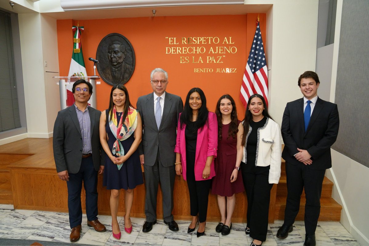 Con mucha emoción celebramos el cambio de liderazgo de <a href="/MX_DC/">MXDC The Mexican Professionals Network</a>.
Y la integración del nuevo equipo operativo. !Les deseamos mucho éxito!

Muchas gracias Cónsul <a href="/RafaelLaveagaR/">Rafael Laveaga</a> Laveaga, por ser nuestro aliado incondicional y a 
<a href="/IME_SRE/">IMME</a>  <a href="/RedGlobalMX/">RedGlobalMX</a> por la confianza.