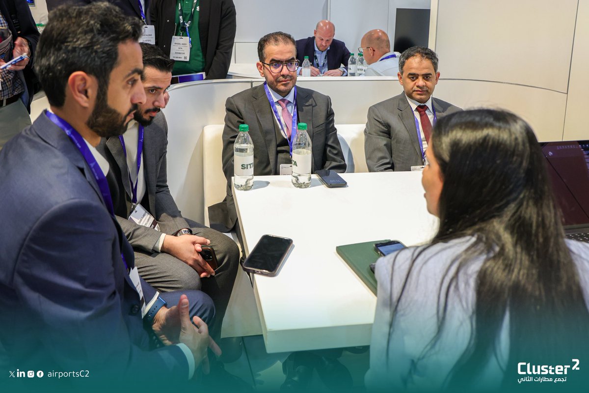 airportsC2's tweet photo. من تشغيل الأمتعة إلى رقمنة كل التفاصيل...
خلال #Passengers2025، بحث سعادة الرئيس التنفيذي لـ #تجمع_مطارات_الثاني مع شركة #SITA أحدث حلول إدارة عمليات المطار والخدمات الرقمية!
لتجربة سلسة تبدأ من لحظة الحجز حتى صعود الطائرة!
المستقبل يبدأ من هنا !
#PTExpoConf https://t.co/pJans8QfGW