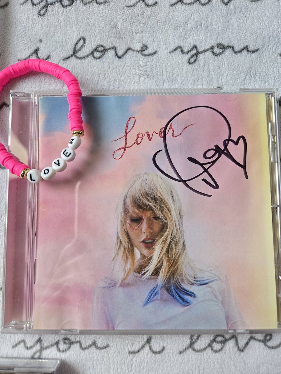april_rockrohr's tweet photo. I never thought you'd be mine... welcome home #Lover

#signedCD #TaylorSwift #signedLover #Loveralbum 

@taylornation13 @taylorswift13 https://t.co/t3Fm4e9Ro3