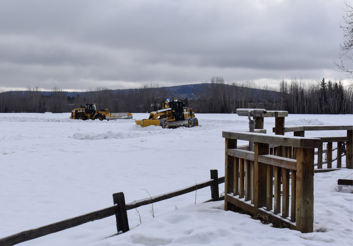 Friendsocf's tweet photo. Plowing has begun here at the refuge! Thanks to the Fairbanks International Airport and ADF&G for the field prepping for spring migration!
Photos by Melanie Graeff.
#fairbanks #creamersfield #alaska #springmigration #birds #wildliferefuge https://t.co/2qu2edxKwK