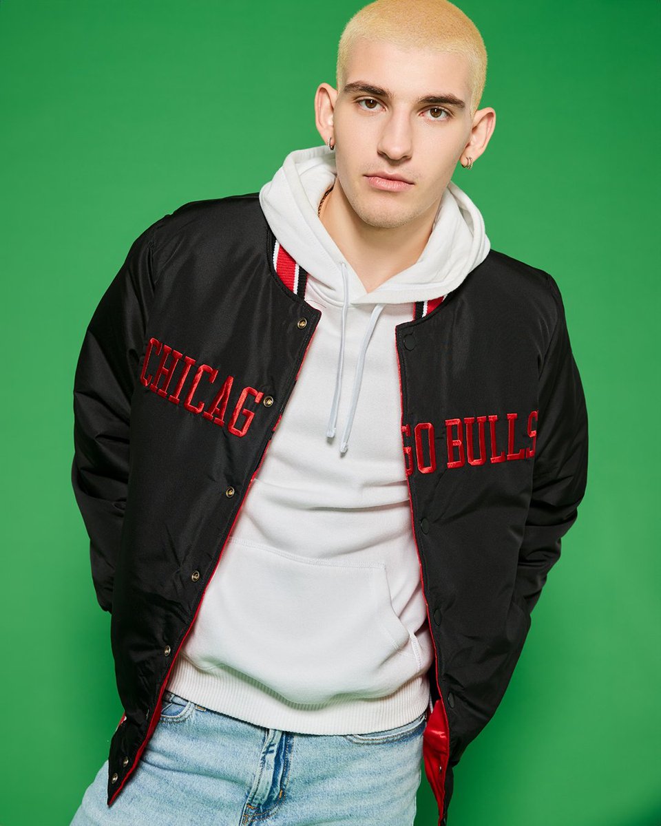 Starter (@starter) on Twitter photo You don’t have to say much when you’re wearing greatness. The <a href="/chicagobulls/">Chicago Bulls</a> history. Starter’s heat. That’s the look. 🏀🔥
#StarterOfficial #ChicagoBulls #NBA You don’t have to say much when you’re wearing greatness. The <a href="/chicagobulls/">Chicago Bulls</a> history. Starter’s heat. That’s the look. 🏀🔥
#StarterOfficial #ChicagoBulls #NBA