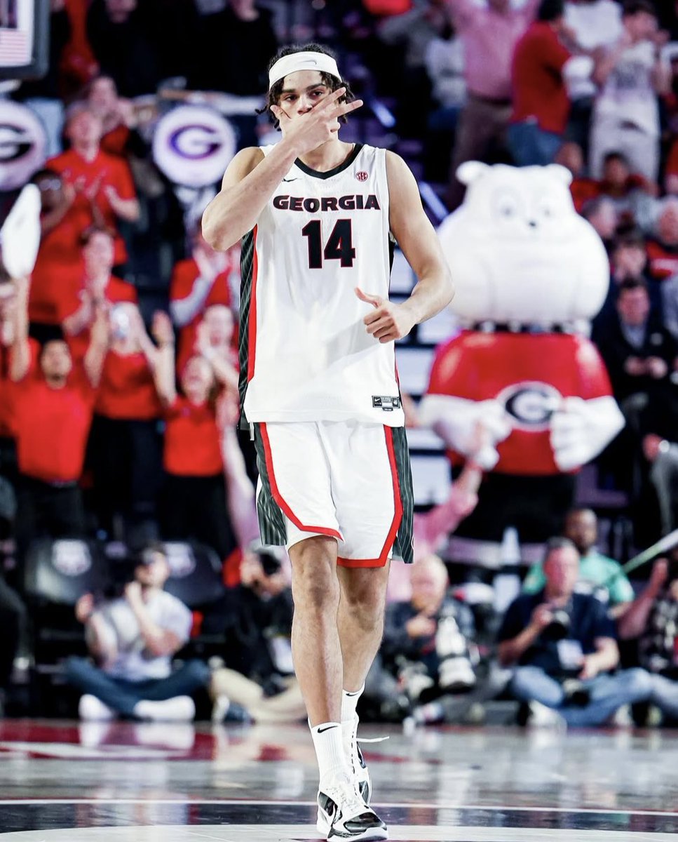 ugabarstool's tweet photo. - Born in Athens, GA
- Freshman All-SEC Team
- 4x SEC Freshman of the Week
- Midseason Freshman All-American
- Kareem Abdul-Jabbar Award candidate
- 26 points in college debut
- Projected top-10 pick

Asa Newell declares for the NBA Draft as a hometown hero and a certified DGD 🐶 https://t.co/i0ix3Dnj8v