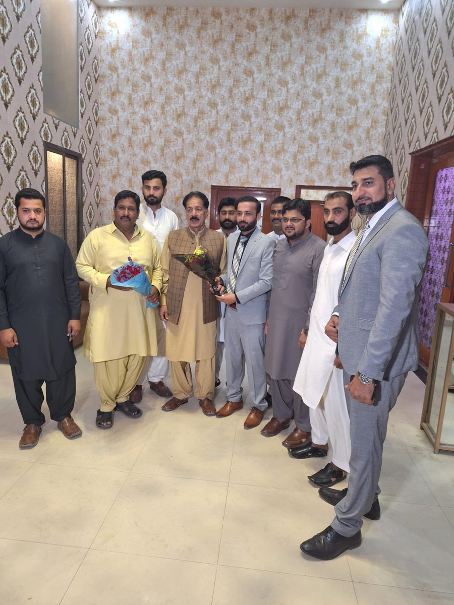 KABajwaPTI's tweet photo. پیلس مارکی حاصل پور
سنئیر راہنما تحریک انصاف چوہدری خلیل احمد باجوہ صاحب کی چوہدری محمد وقاص کی شادی کے ولیمہ میں شرکت 
اس موقع پر ابرار باجوہ چوہدری احمد حسن سمیت دیگر دوست احباب بھی موجود تھے 
#pp246 #kabajwapti #hasilpur #teamkhalilahmadbajwa https://t.co/dDQGo1nBT3