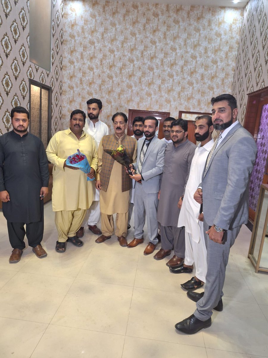 KABajwaPTI's tweet photo. پیلس مارکی حاصل پور
سنئیر راہنما تحریک انصاف چوہدری خلیل احمد باجوہ صاحب کی چوہدری محمد وقاص کی شادی کے ولیمہ میں شرکت 
اس موقع پر ابرار باجوہ چوہدری احمد حسن سمیت دیگر دوست احباب بھی موجود تھے 
#pp246 #kabajwapti #hasilpur #teamkhalilahmadbajwa https://t.co/dDQGo1nBT3