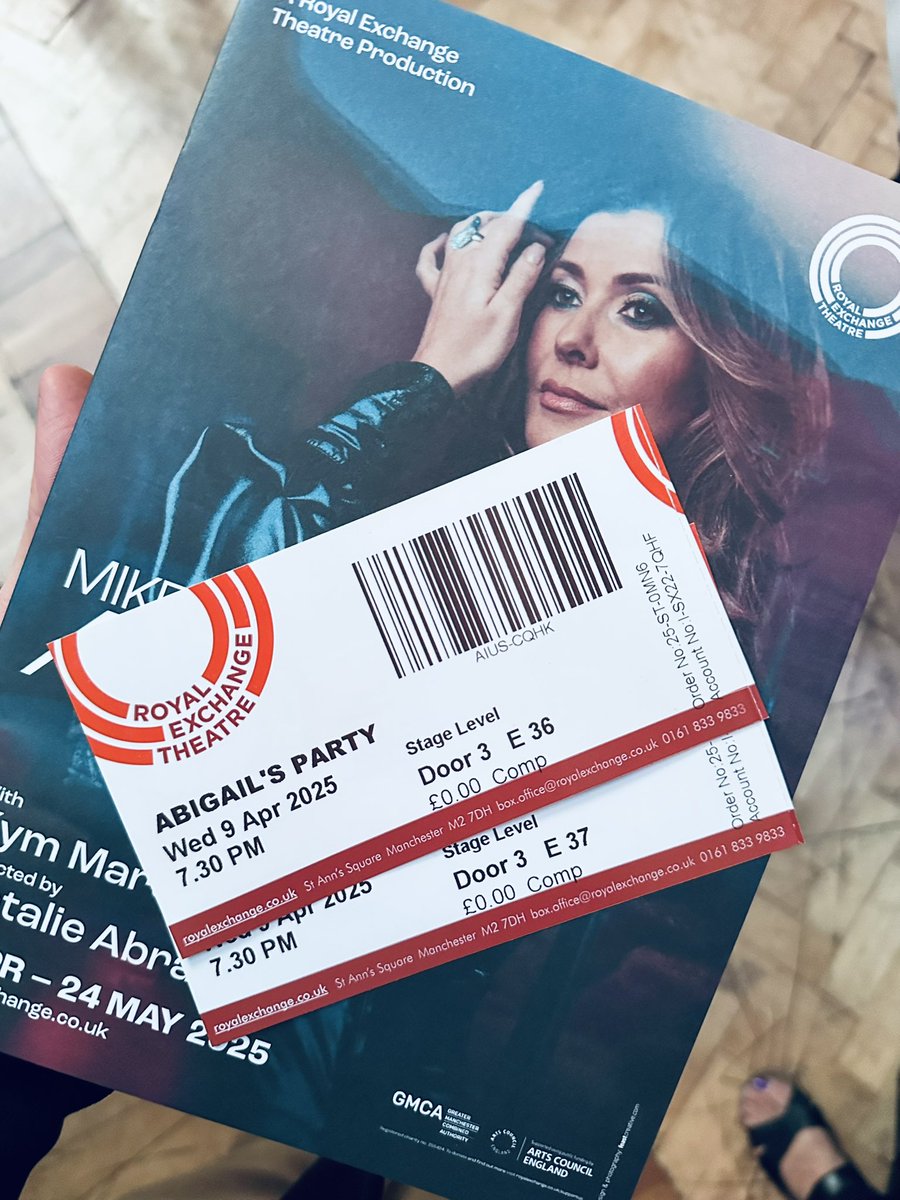 DT_L's tweet photo. It’s been a while, but what a production to break the seal! With @canalstmancs at @rxtheatre #pressnight #manchestertheatre @msm4rsh @NatalieAbrahami @GraemeHawley73 https://t.co/1cUJLScVvr
