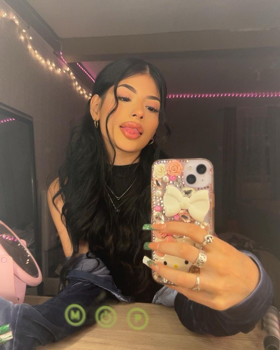 Guess who's bored and needs attention (again)?🧸✨