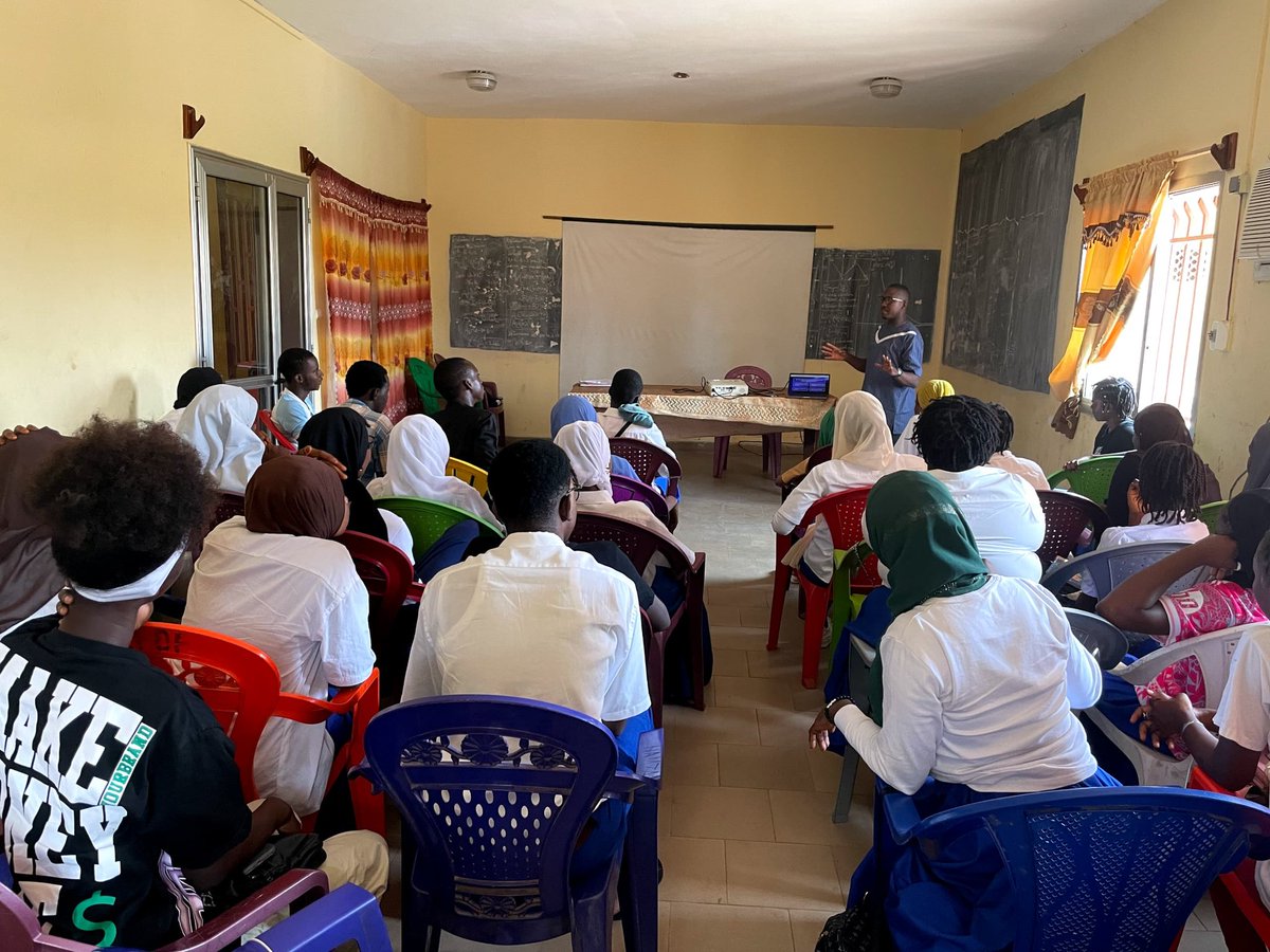 ablogui's tweet image. Éducation aux Médias et à l’Information – JOUR 2 🎓
La deuxième session s’est tenue ce matin au Lycée 1er Mars.
 📍 Thème du jour : Module 2 – Prévenir et lutter contre le cyberharcèlement.
 #ABLOGUI