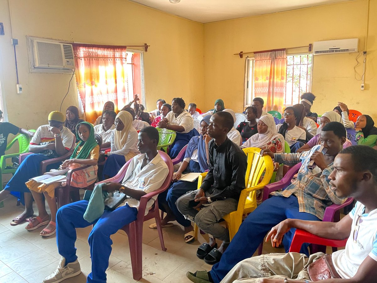 ablogui's tweet image. Éducation aux Médias et à l’Information – JOUR 2 🎓
La deuxième session s’est tenue ce matin au Lycée 1er Mars.
 📍 Thème du jour : Module 2 – Prévenir et lutter contre le cyberharcèlement.
 #ABLOGUI