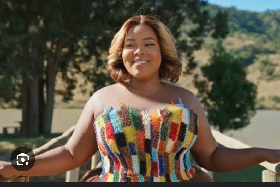 TumiGabuza's tweet photo. If securing the empty bag was a person🤣🤣..#Uthandonesthembu https://t.co/Vq1nB7L1WG