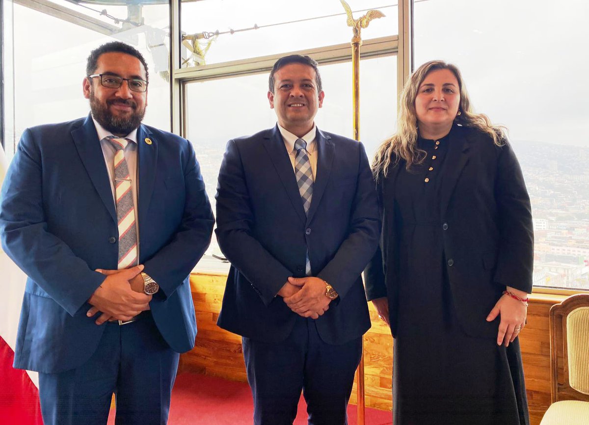 El Alcalde de #Calbuco se reunió en Santiago con el Ministro de Educación Nicolás Cataldo, en la que se abordaron posibles caminos para reimpulsar el proyecto de la Escuela Bernardo O'Higgins, una demanda sentida por la comunidad de la población 15 de Septiembre.

.