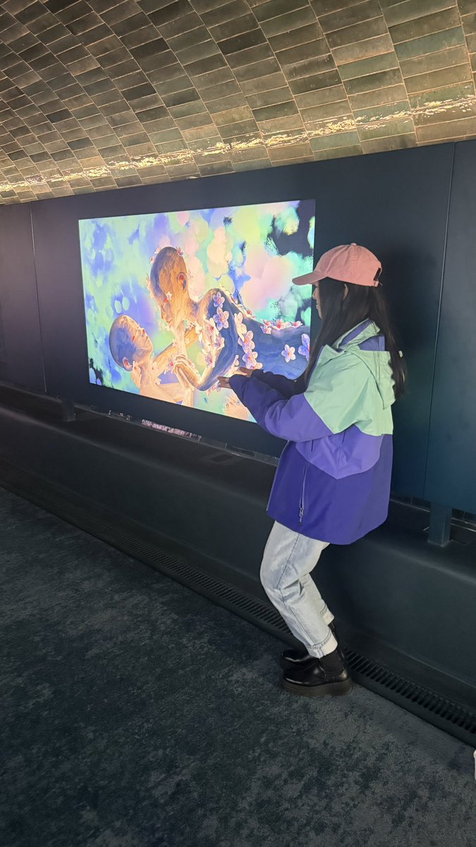 glowburger tweet media