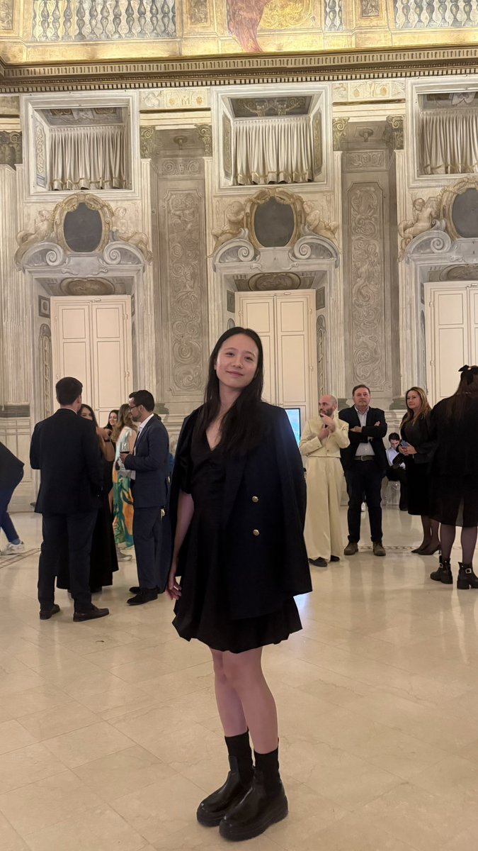 glowburger tweet media