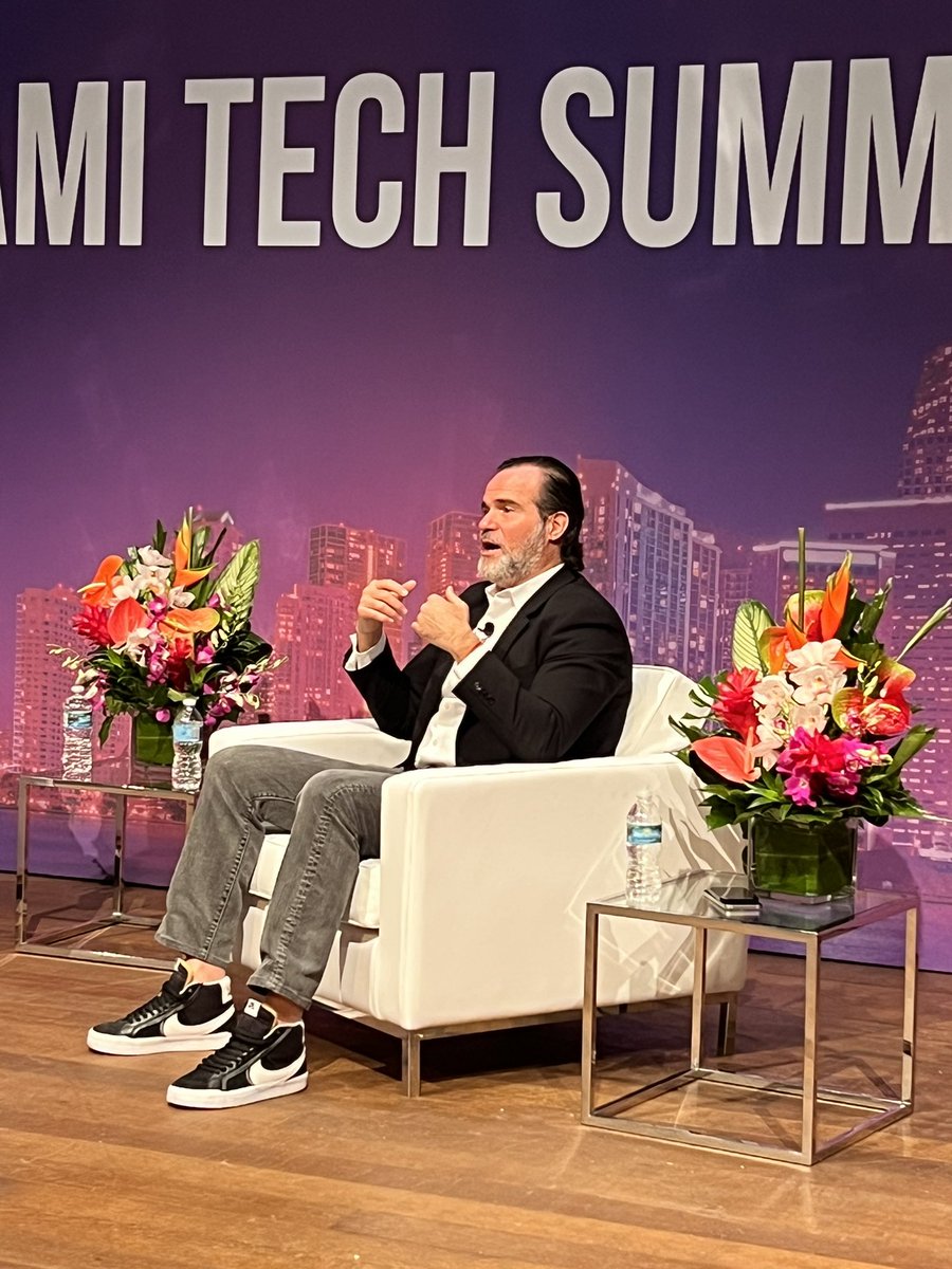 LatamConverge's tweet photo. Great conversation on Latin America between Dan #Negrea and Mauricio #Claver-Carone where the US Special envoy insists that America Creve 2.0 isn’t about loans—it’s about equity, ownership, and strategic presence. We need agile tools to compete, attract U.S. investment, and counter China’s growing influence in the region.