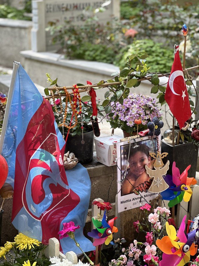 Öldürülürken yaşı sorulmadı
 Katiller de yaş indirimi almasın!
Ahmet için emsal karar bekliyoruz #AhmetMinguzziEmsalOlsun