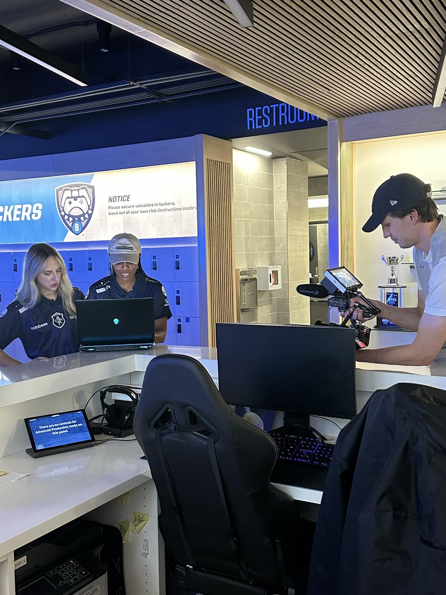 Huge shoutout to <a href="/TeamLiquid/">Team Liquid</a> for stopping in at the Butler Esports park yesterday! Our students/players were able to learn so much about the professional side of Esports! 

It was such a pleasure to meet everyone, TL has some wonderful people on their team. We couldn’t ask for a