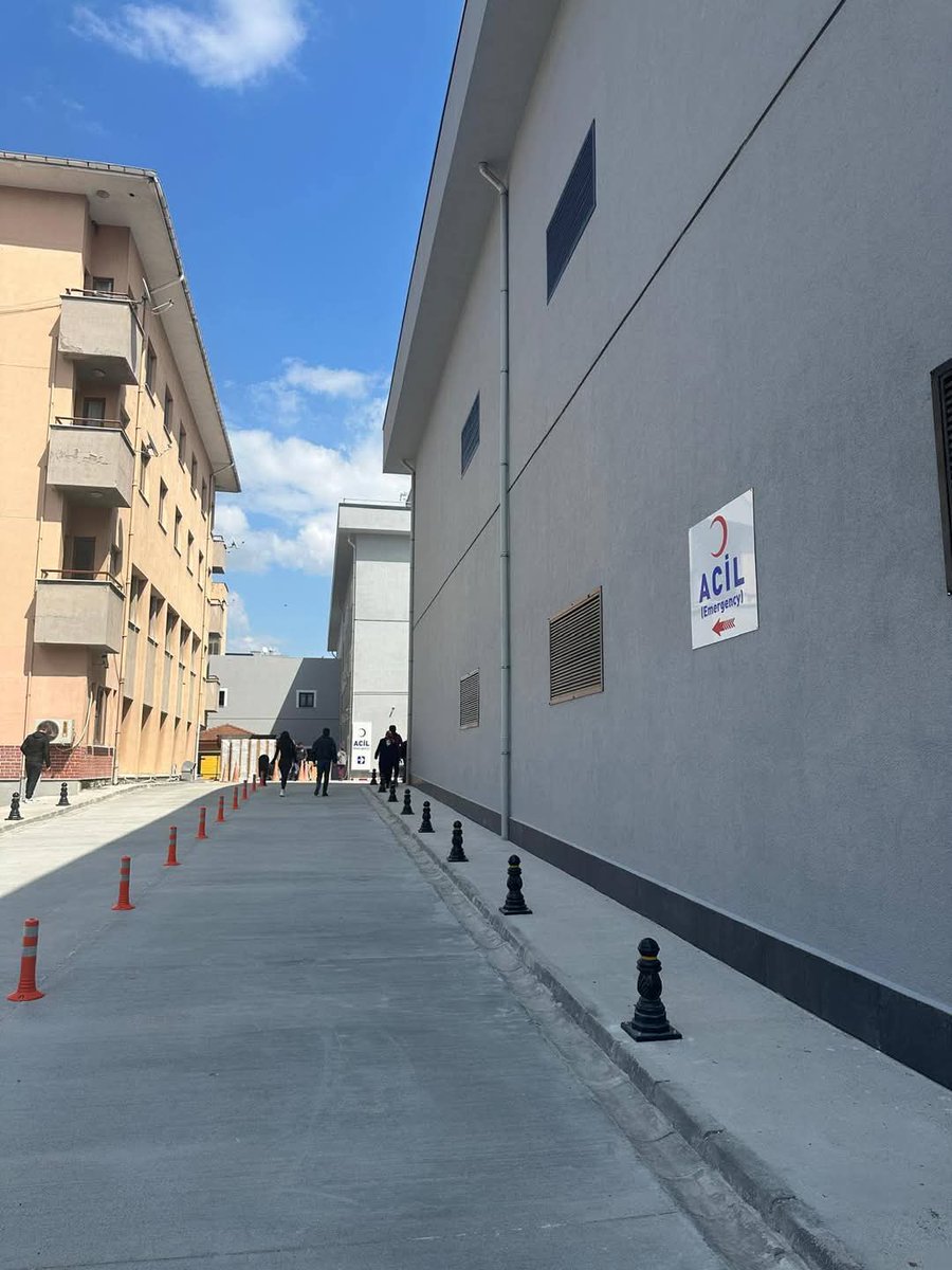 drismailmert's tweet photo. Balıkesir Devlet Hastanesi YENİ ACİL SERVİS ve Yoğunbakım binası hizmete girdi. Vali Yardımcımız Sayın Yusuf İzzet KARAMAN, İl Sağlık Müdürümüz Dr. Serkan Kadir KESKİN ve Yöneticilerimiz ile birlikte ziyerette bulunduk. Şehrimize hayırlı olsun. 
#Sağlıktailk10il
#Balıkesirdh https://t.co/6OZ4GOKma3