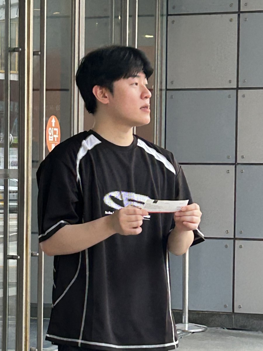 luvryumore's tweet photo. 류제홍쿨탐찻다
얼굴보게뭐라도해줘세요 https://t.co/KcoapVed87