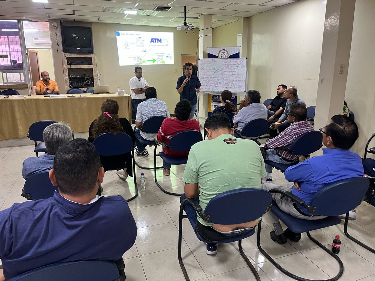 fetug_'s tweet photo. Hoy viernes 5 de abril del 2025, se socializó con el grupo número tres el sistema de recaudo junto al Consorcio STG . Seguimos trabajando unidos por un mejor transporte. #transporte #guayaquil #fetug #transportepublico https://t.co/AX2zUSChlB