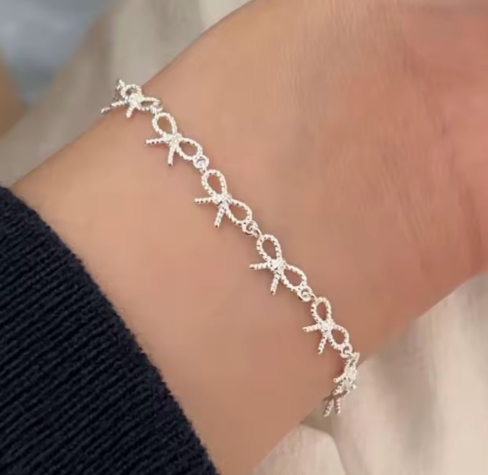 BonteJewelry's tweet photo. Kurdele zarafeti🥹🎀 Artık senin çünkü göndere basınca çıkan @3. kişi sana hediye edecekk💗🫵🏻 https://t.co/Svwww84usE
