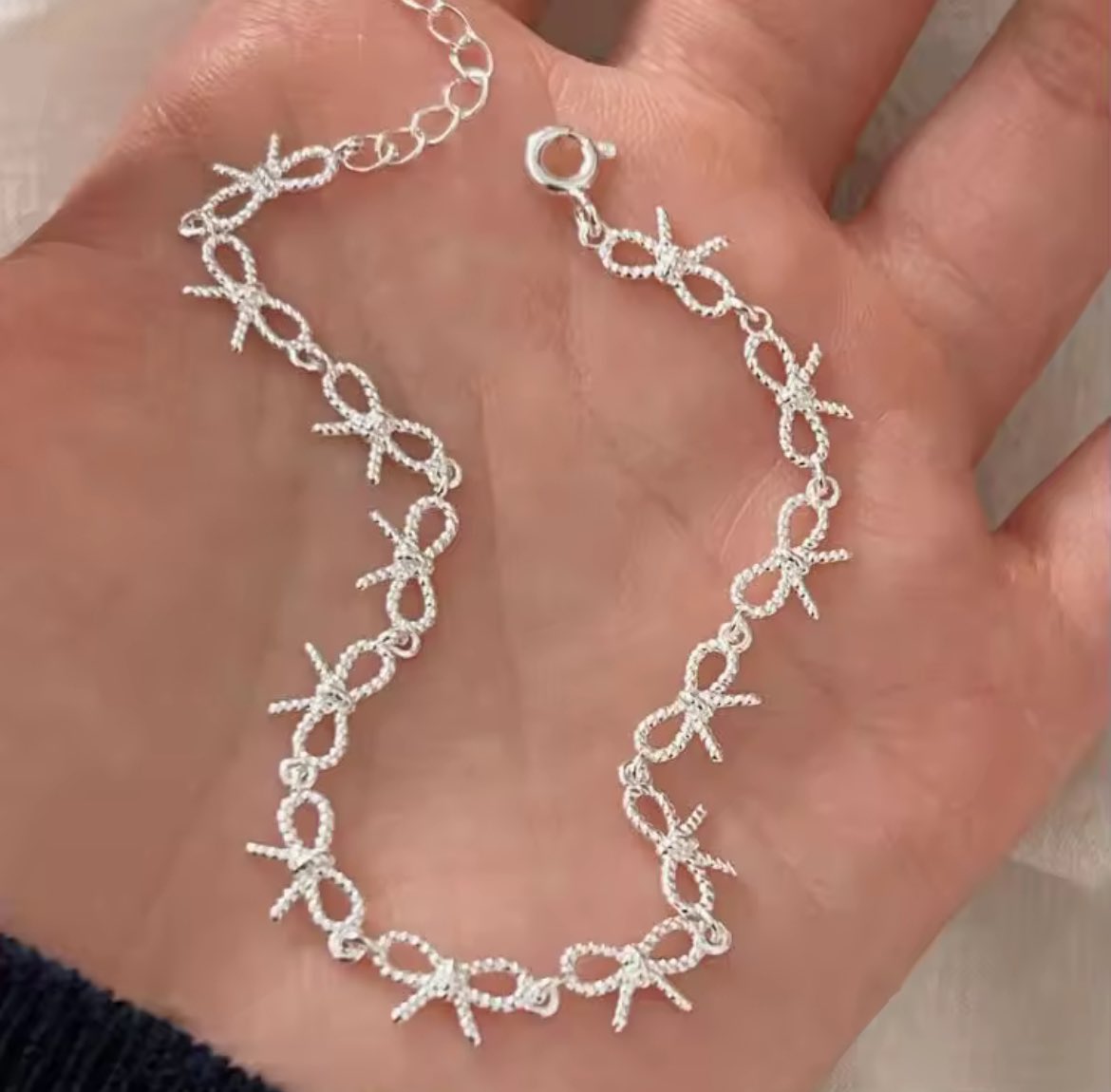 BonteJewelry's tweet photo. Kurdele zarafeti🥹🎀 Artık senin çünkü göndere basınca çıkan @3. kişi sana hediye edecekk💗🫵🏻 https://t.co/Svwww84usE