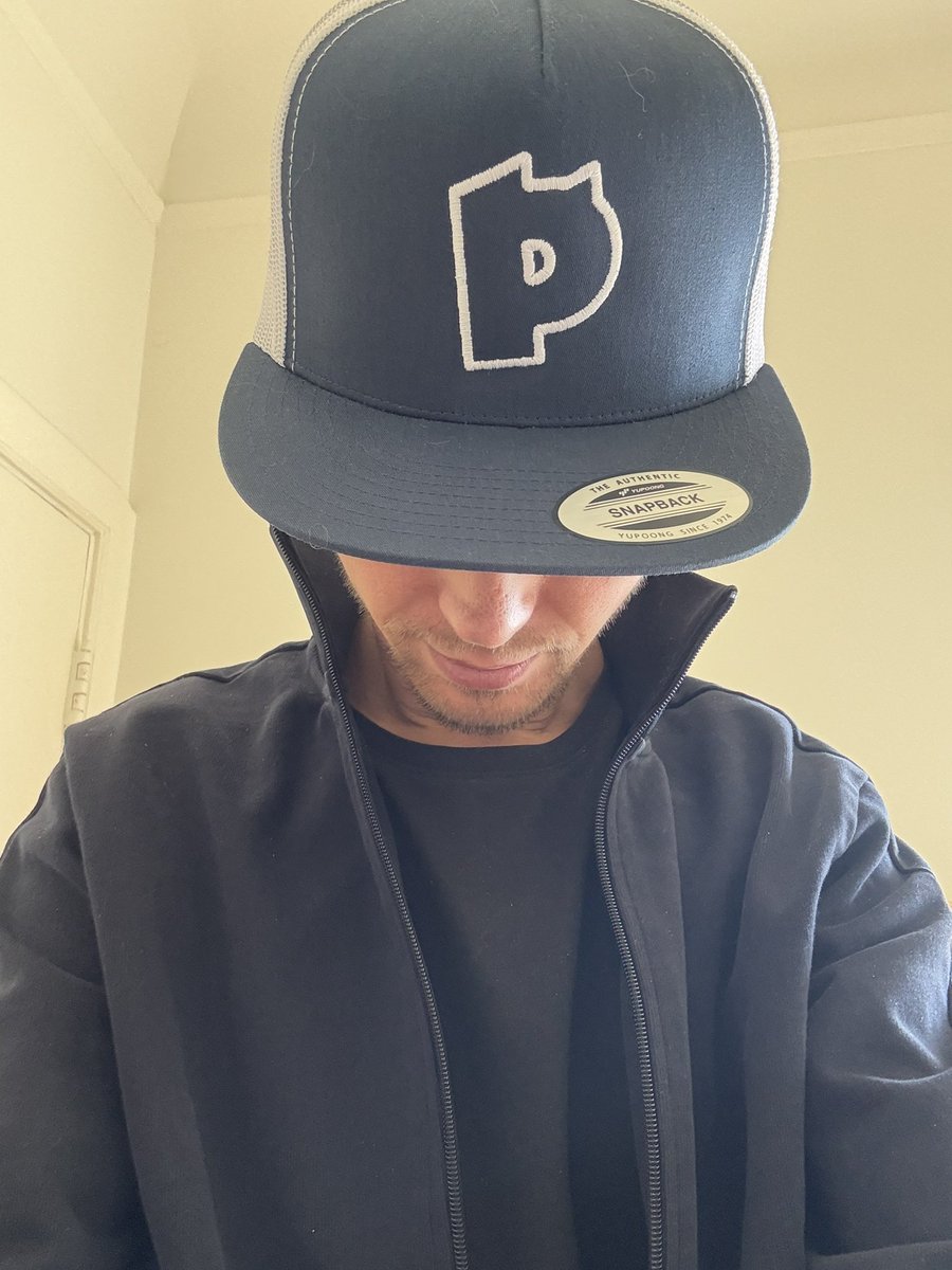 Whaaaat got to meet <a href="/PaulyPupilz/">Paul👁️‍🗨️</a> today, let’s goooooo. We got the hat @pupilzNFT  #nft